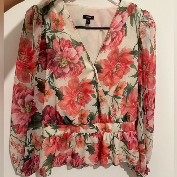 Floral v-neck smocked cuff size M blouse - Picture 5 of 6